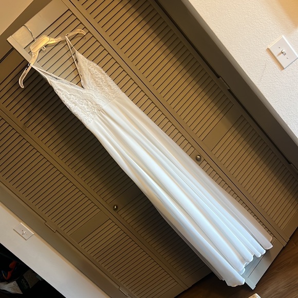 Lulus Dresses & Skirts - Lulu’s White crochet lace Maxi Dress size M